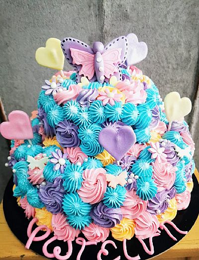 ΤΟΥΡΤΑ 3D 2ΟΡΟΦΗ ΠΕΤΑΛΟΥΔΕΣ