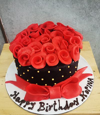 ΤΟΥΡΤΑ 3D ΜΕ ΤΡΙΑΝΤΑΦΥΛΛΑ