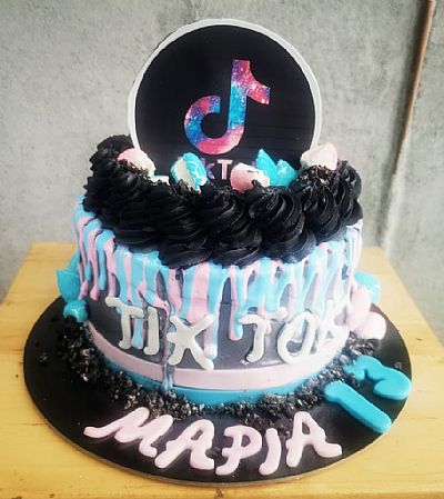 ΤΟΥΡΤΑ 3D TIK TOK